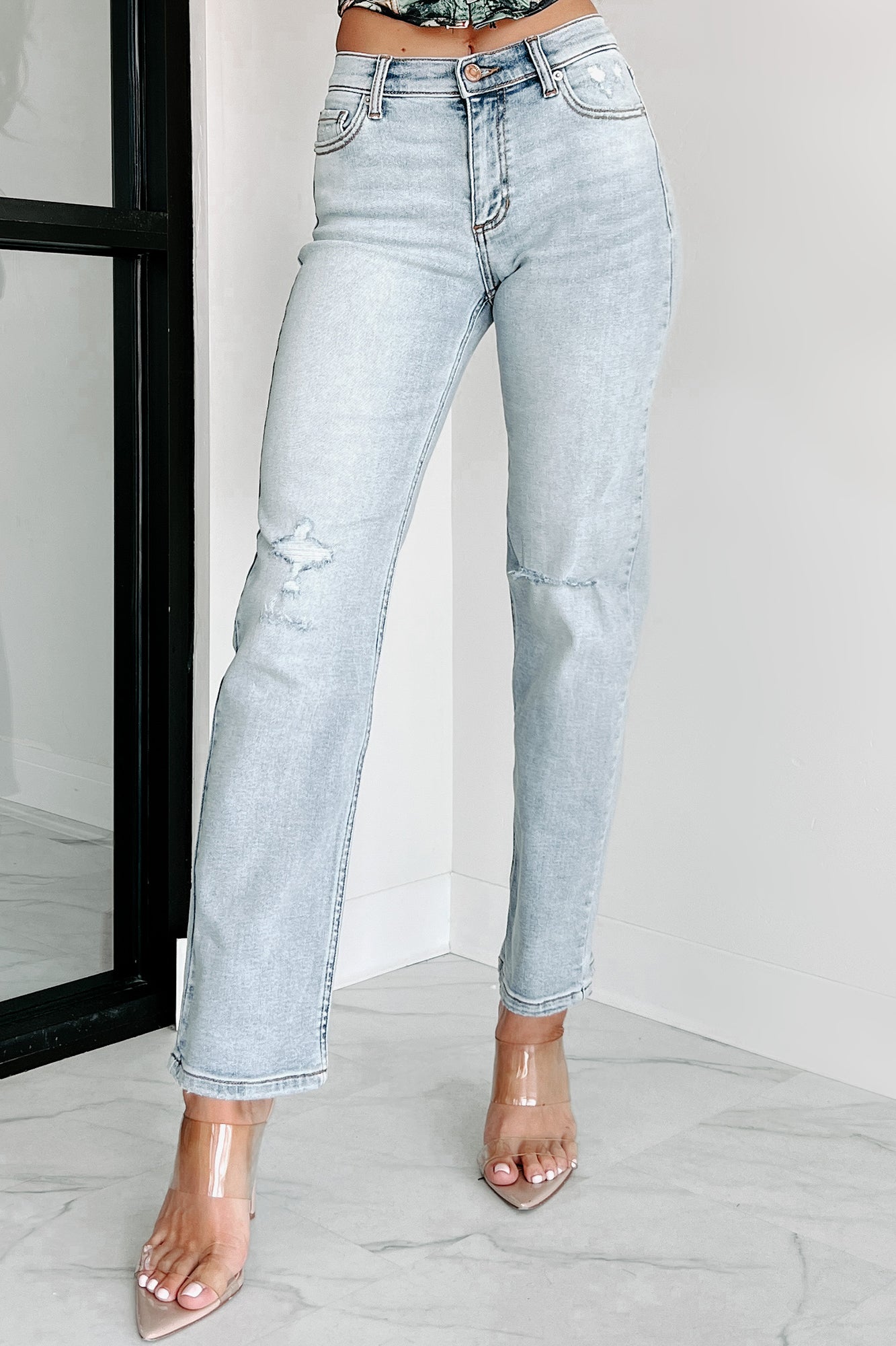 Shesways®Emery Mid-Rise Crop Straight Sneak Peak Jeans (Light)