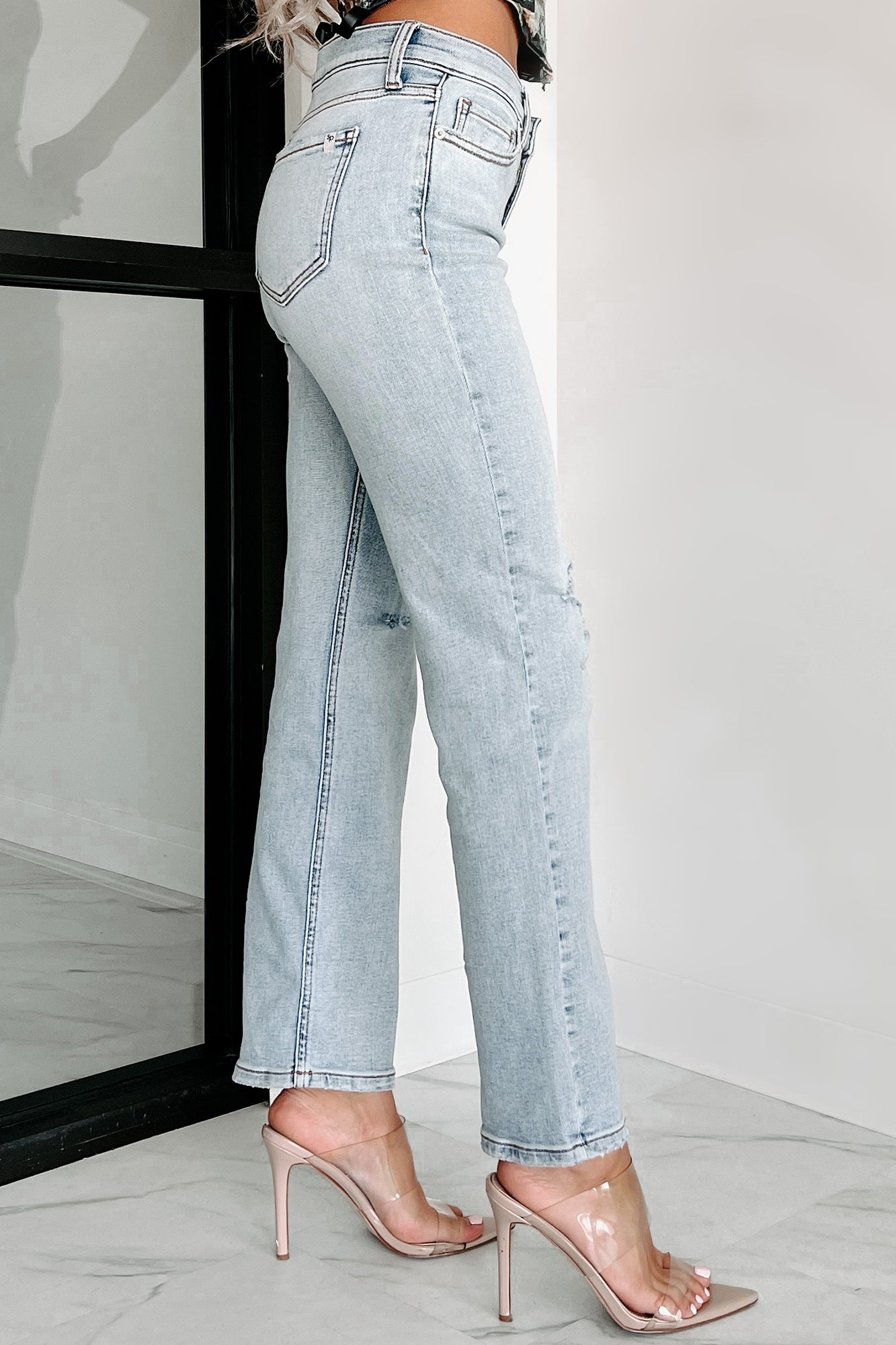 Shesways®Emery Mid-Rise Crop Straight Sneak Peak Jeans (Light)