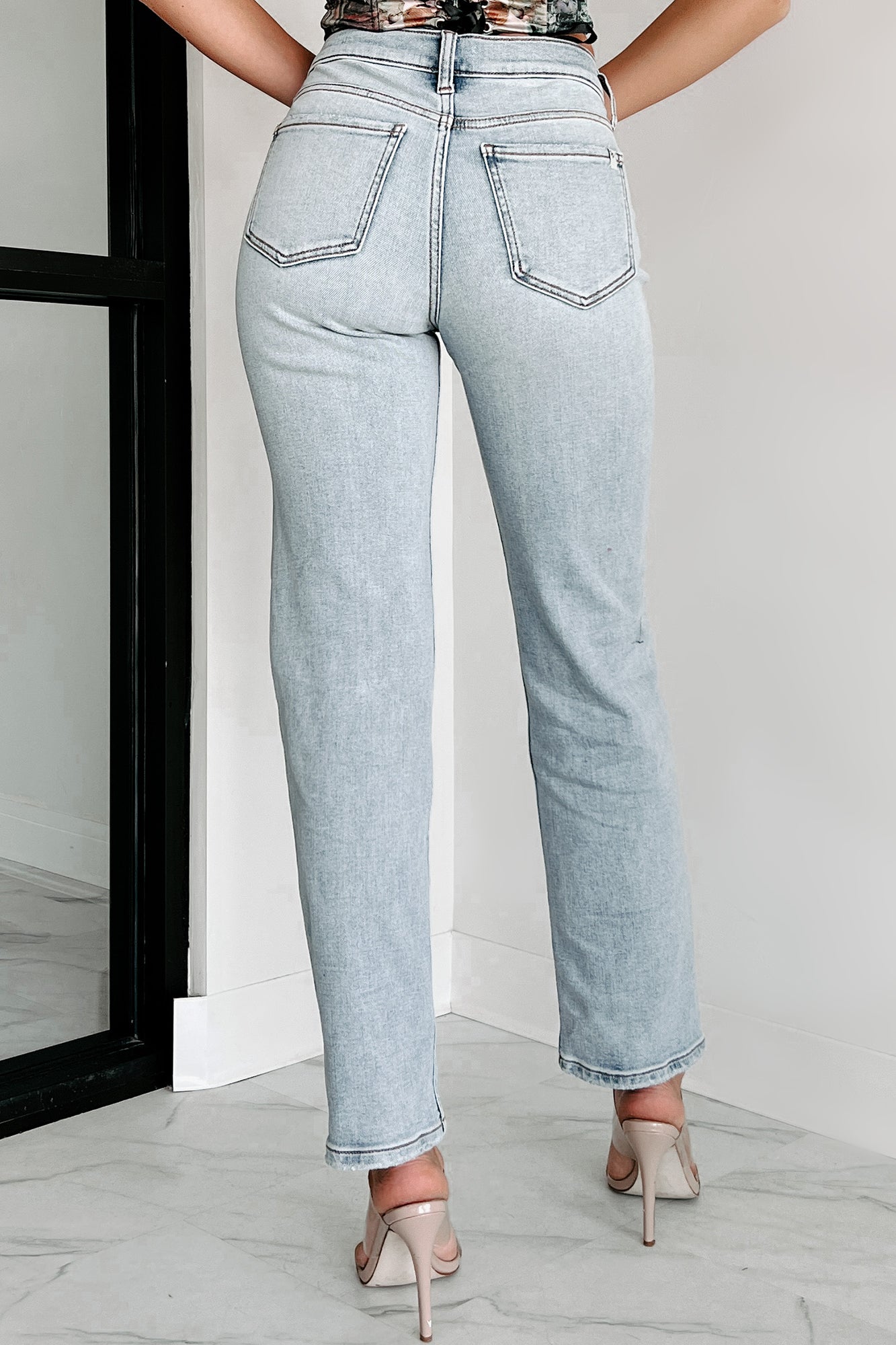 Shesways®Emery Mid-Rise Crop Straight Sneak Peak Jeans (Light)